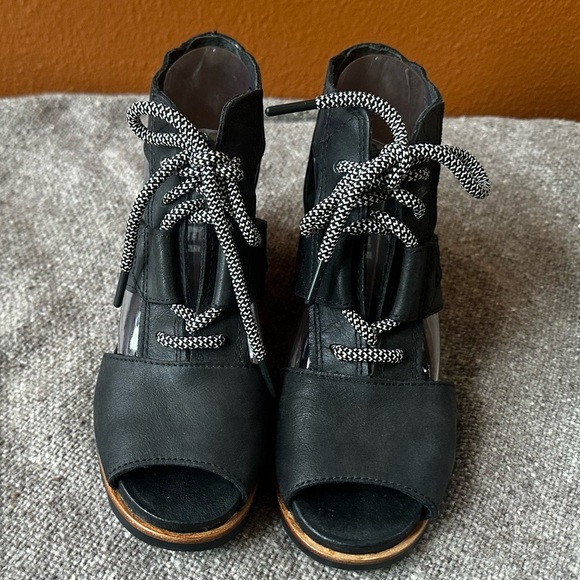 Sorel Black Leather Joanie ll Wedge Lace Up Sandals Size 9 EUC! - Picture 7 of 10